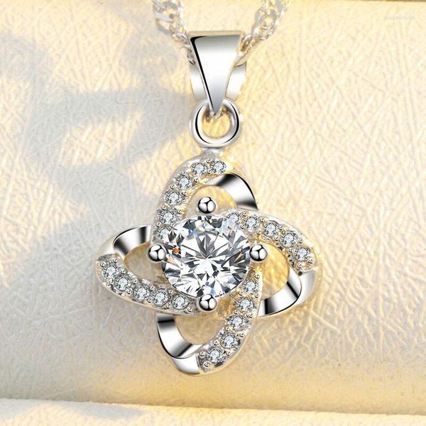 Pendentif Colliers NL-00949 2023 Dans Bijoux De Mode En Argent Plaqué Trèfle Zircon Collier Fête Des Femmes Cadeau 1 Dollar Article