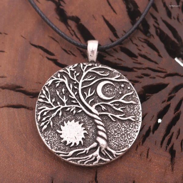 Collares colgantes Nordic Vintage Árbol de la vida Collar para hombres Wicca Yin Yang Sol y luna Colgantes Viking Amuleto Joyería Regalo Gota