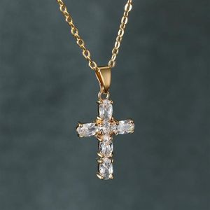 Pendentif Colliers One Piece Jesus Cross Collier pour femmes Luxe Cristal Rose Or Argent Couleur Chaînes Bijoux de mariage Gift203a