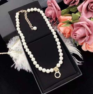 Colliers pendants Collier de strass de perle en laiton 14K, Fashion européenne et américaine Necquette simple