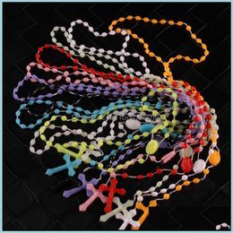 Hanger kettingen hangers sieraden katholieke rozenkrans ketting plastic religieuze Jesus kruis crucifix nacht lumious 5886 drop levering 2021 z