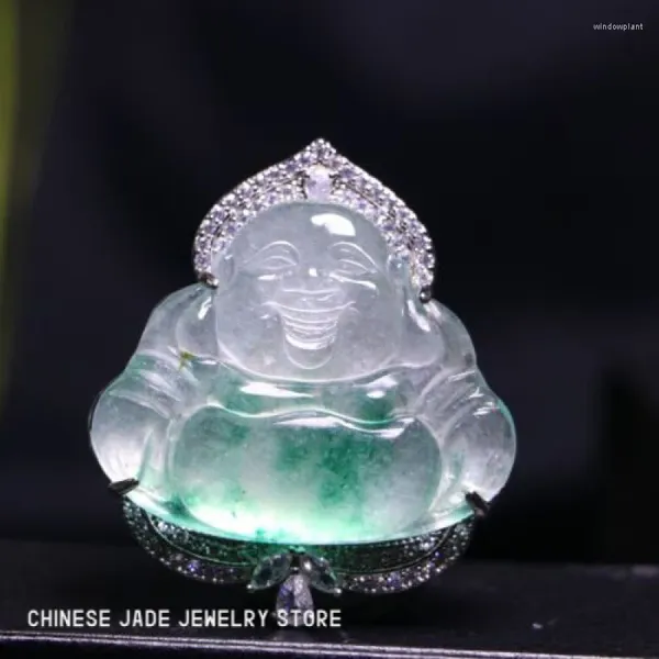 Colliers pendentif. Parfait haute jadéite chinoise Jade sculpté avec précision Bouddha