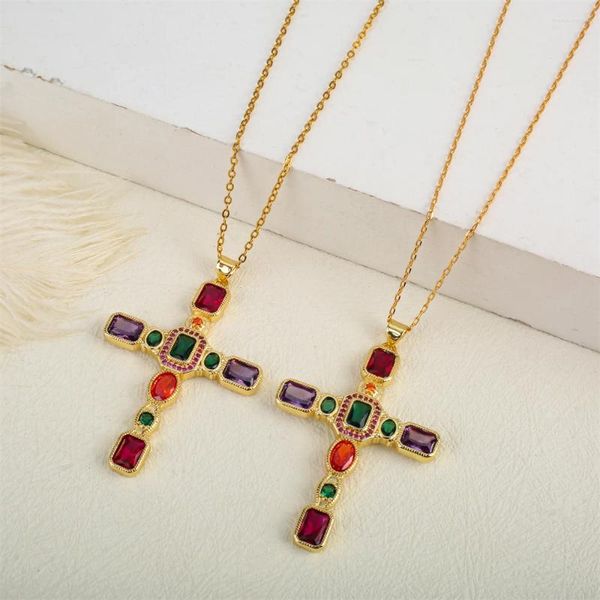 Pendentif Colliers Personnalité Micro Inset Couleur Zircon Croix Collier Femelle Net Rouge Mode Religieux Foi Charme Lui A Donné Un Cadeau