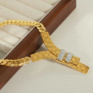 Colliers pendentifs Personnalités Tête de serpent Zircone en métal en métal Chaîne en acier inoxydable Collier d'or imperméable bijoux de mode 240419