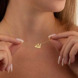 Colliers de pendentif lettre personnalisée amour Dieu patience dans les colliers arabes femmes bijoux islamiques en acier inoxydable Allah Pendant Collier Femme BFF Q240525