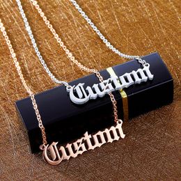 Collares colgantes Personalizado Antiguo Inglés Fuente Letra Nombre Personalizado para Mujeres Hombres Acero inoxidable Color Oro Collar de cadena larga 230825