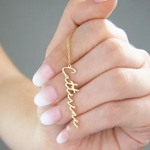 Colliers pendants Collier de nom vertical personnalisé pour femmes Gift Customalized Handsing Signature Letter Simple Bijoux en acier inoxydable Choker 230811