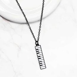 Colliers pendants Collier de clavier Piano Collier pendant Organe de tube électronique Black and White Clavier Musique Collier Femme Collier pour enfants