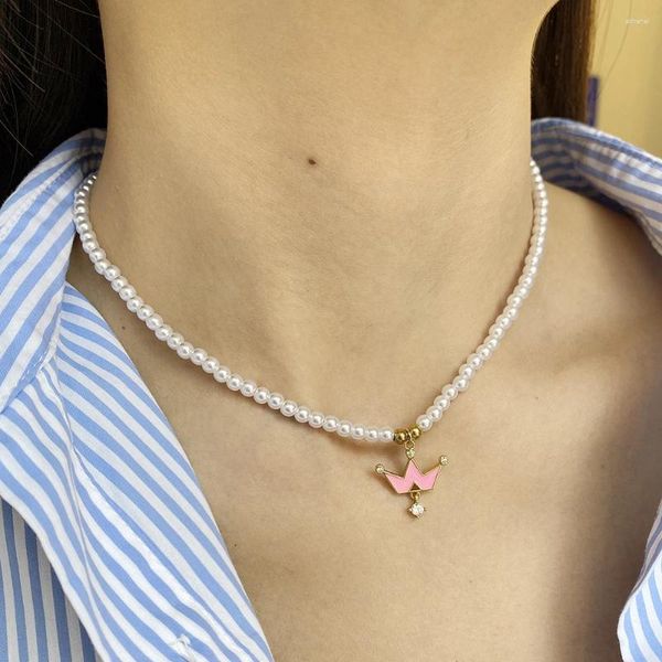 Collares colgantes Corona rosa Micro Pave Zircon Collar de perlas de imitación para mujeres Collar Cierre de acero inoxidable Joyería de moda Encantos de resina