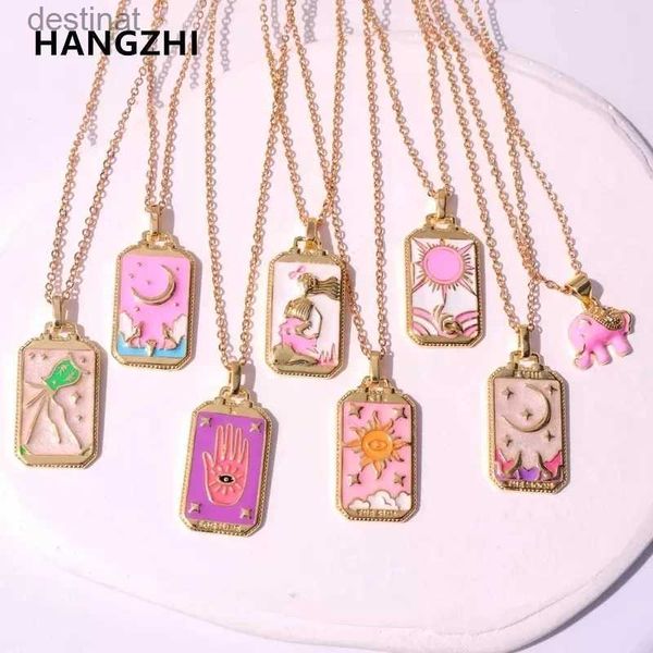 Collares colgantes Aceite de goteo rosa Punk Tarot Sol Dios Estrella Luna Mano Llama Elefante Chica Esmalte Collar cuadrado para mujeres Regalos HangZhi2022 NewL242313