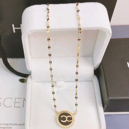 Collares con colgante Accesorios de joyería de primera calidad Diseño Cómodo Collar con colgante Estilo joven a la moda Máximo encanto de lujo Estilo femenino Vacaciones preferidas