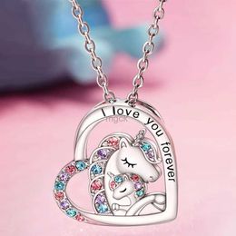 Colliers pendentifs Jolie mode licorne mère et enfant câlin forme de coeur pendentif collier charme collier pour femmes cadeau parfait pour les filles 240330