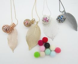 Pendentif Colliers Jolie Feuille Avec Un Beau Look Ouvrable Médaillon DIY Harmonie Carillon Balle Enceinte Bijoux Lava Perle Feutre Boules Diffuseur Collier