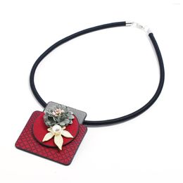 Pendentif Colliers Produit Accessoires Collier Femme Haut de Gamme Personnalisé Acrylique Pu Cuir Fleurs Sous Contrat Avec Les États