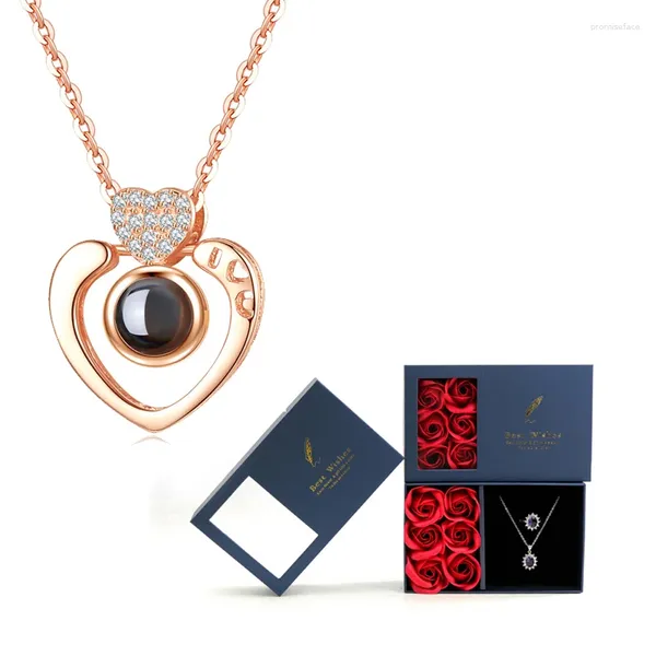 Colliers pendentiels Collier de projection avec 6 roses Boîte-cadeau 100 langues Je t'aime Jewelry Set pour copine cadeaux 2024 accessoires