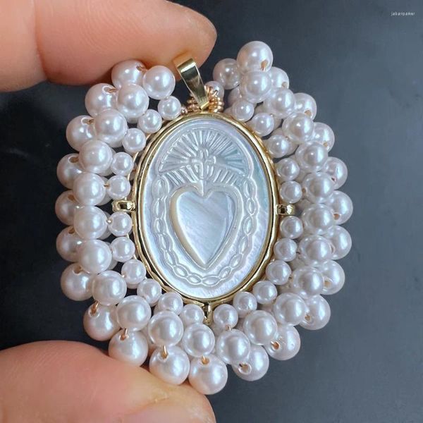 Promotion des colliers pendentifs ! Breloques en nacre naturelle, 42x46mm, médailles religieuses de grâce de Guadalupe, avec perles de mer multicouches