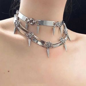 Colliers pendants punk bijoux en métal paillettes rivet collier coréen mode collier pendant pour femmes accessoires grunge gothiques s2452206
