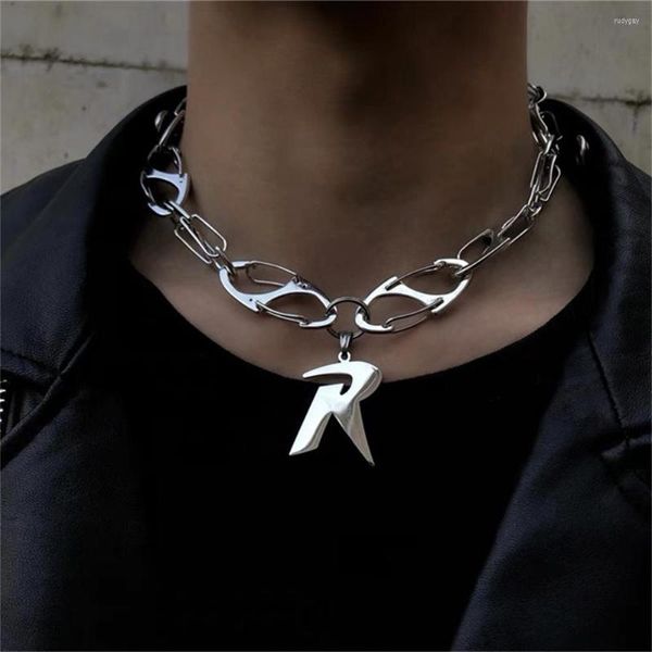 Collares colgantes Punk Letra R Collar para hombres Mujeres Unisex Cadena de hebilla de cadera Gargantilla inusual para hombres 2023 Tendencia Y2K Joyería