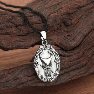 Collares colgantes Qiamni Goth Hollow Knight Collar de moda Cuerda negra Cadena vikinga Collier para hombres Gargantilla eslava Joyería de Navidad