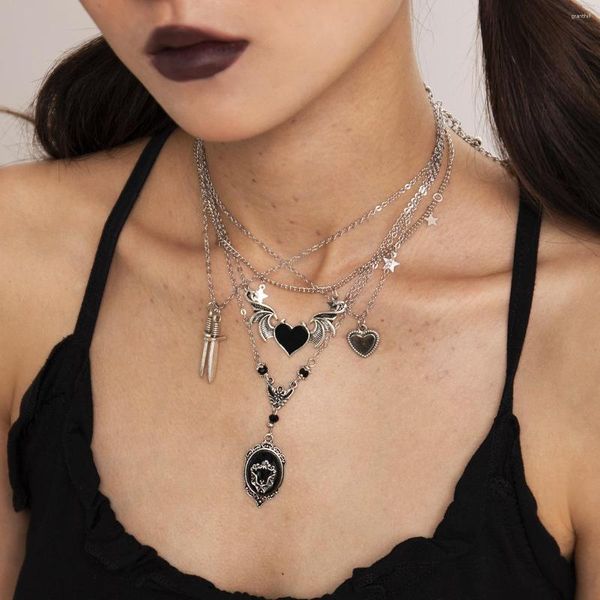 Collares colgantes Qiamni Multilayer Angel Sword Star Collar Halloween Demon Wing Cross Gargantilla Joyería Estética Regalo de fiesta