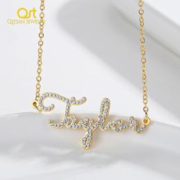 Hanger Kettingen Qitian Gepersonaliseerde Naam Ketting CZ Kristal Naamketting Iced Out Zirkonia Kettingen Aangepaste Ketting Sieraden Voor Vrouwen Cadeau 231026