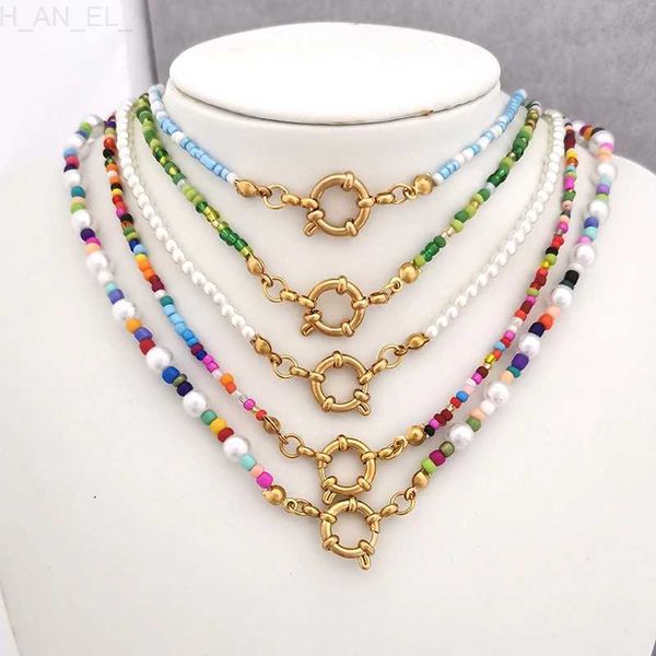 Collares colgantes QMHJE Collar de perlas de imitación Mujeres Gargantilla Cuentas de semillas Arco iris Cierre de acero inoxidable Marinero Hebilla Base Cadena Color oro Boho L24313