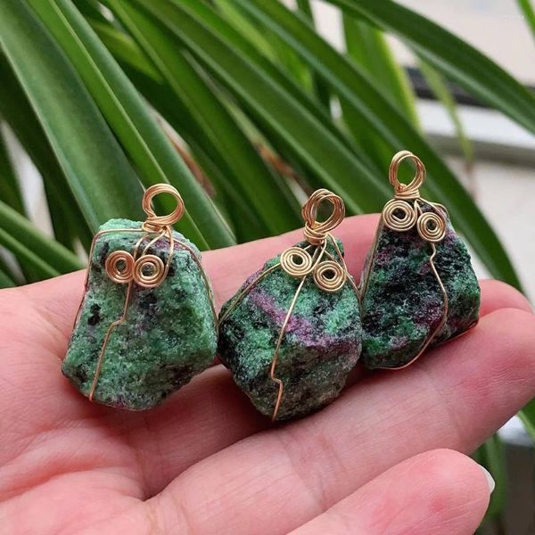 Collares colgantes Piedra cruda Cristal natural bricolaje para collar Rubes de cuarzo verde zoisita citrinas lapislévorita Péndulo púrpura