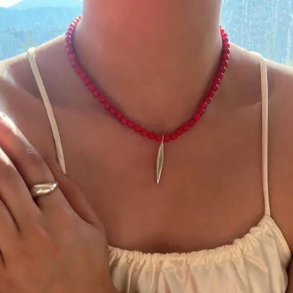 Collares colgantes Piedra roja con cuentas para mujeres Esfera Bola Joyería minimalista elegante única en 2024