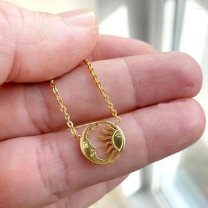 Colliers pendants Retro Moon Sun Round Collier Femme en acier inoxydable Gold Bijoux imperméable Bijoux de la Saint-Valentin