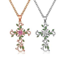 Colliers pendants Collier de croix vigne rétro adaptée aux femmes Collier de bijoux religieux élégant et à la mode d240522