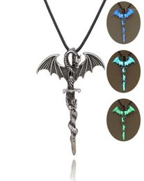 Colliers pendants Rinhoo vintage magique Steampunk brillant luminaire punk dragon pendentifs masculins bijoux brillance dans le collier foncé14547394