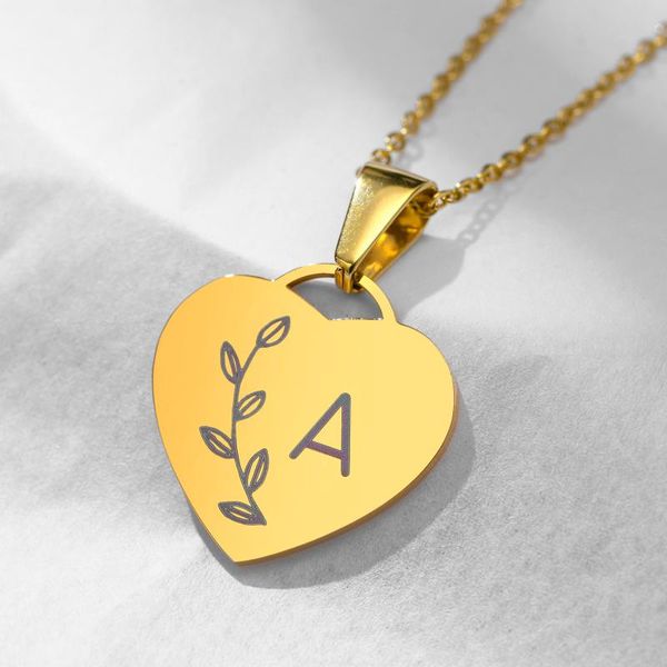 Collares colgantes Corazón romántico para mujeres Inicial personalizada 26 A a Z Letra Alfabeto Encanto Nombre Joyería Regalos de aniversario Ella