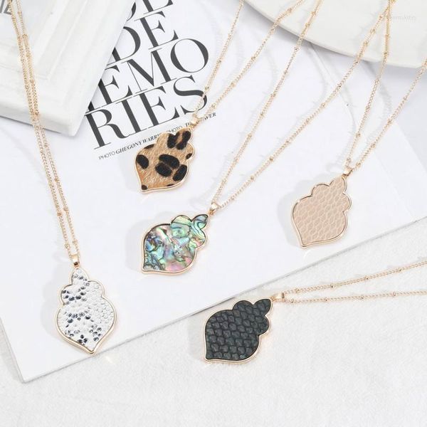 Collares colgantes Romántico Collar de abulón marroquí para mujeres Cuero vegano Leopardo Piel de serpiente Estampado Joyería larga Venta al por mayor Colgante Morr22