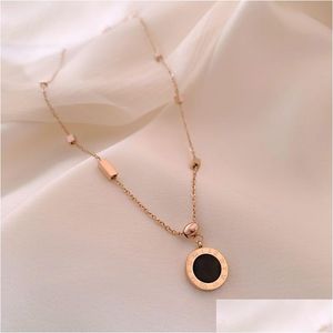 Colliers pendentifs Collier en acier titane or rose femme double face chiffre romain pendentif disque noir et blanc ne se décolore pas court All-M Dh6Js