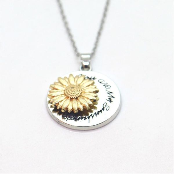 Collares pendientes Giratorio You Are My Sunshine Collar de girasol grabado para mujeres FemalePendant