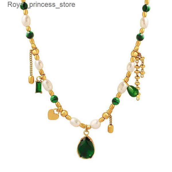Colliers pendants en forme de s en acier inoxydable Turquoise Collier de perle de perle d'eau fraîche adaptée aux femmes Green Cumbic Zirconia Amulet Collier Cadeau Q240426