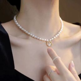 Colliers pendants Sailormoon Nature Pearl Circle Collier Designer Bijoux Goth Goth Bijoux Luxury Colliers Iced Out Chain Sis 2406