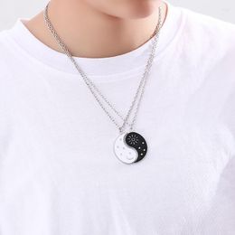 Pendentif Colliers Vente Yin Et Yang Couture Soleil Lune Alliage Deux Pétales Poissons Couple Collier Bijoux De Mode Accessoires Cadeau