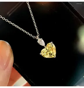 Colliers pendentifs Collier de vent ShCold avec un tempérament léger et luxueux Personnalité simple et attentionnée Zircon jaune