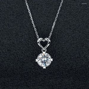 Colliers pendentif ShSimulated Platinum en forme de coeur avec huit coeurs et flèches Collier Zircon