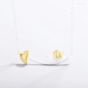 Colliers pendants Couleur argentée Art original mignon Mini Mushroom Snail Snail Luxury Collier Femme pour femmes Bijoux de mode Cadeau d'anniversaire