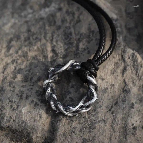 Colliers pendentifs couleur argentée circulaire collier de vigne fanée sens unique du design épines accessoires simples et polyvalents