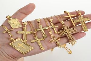 Collares colgantes Collar de cadena cruzada de moda simple para mujeres Men lujosas damas joyas de oro crucifijo adorno región2019757