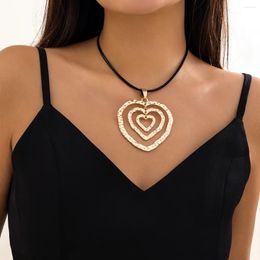 Anhänger Halsketten Einfache Seilkette mit ausgehöhlter geschichteter Herzhalskette für Frauen Trendige Accessoires am Hals 2023 Modeschmuck