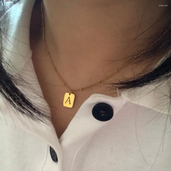 Collares colgantes Simple Pequeño Hueco Cuadrado Collar de letras iniciales para mujeres Moda Color de oro Alfabeto Encanto Cadena de cuentas Gargantilla