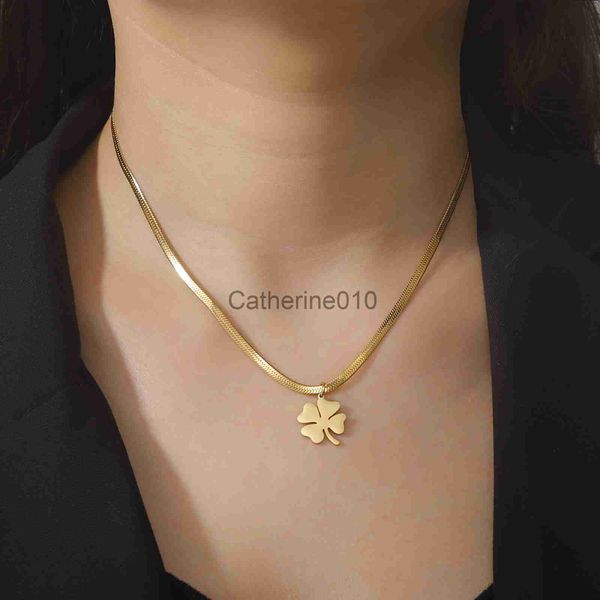 Colliers pendants Skyrim Four Leaf Clover Collier Collier en acier inoxydable Gol Couleur Chaîne de serpent pour femmes Bijoux de mode Fashion en gros J230817