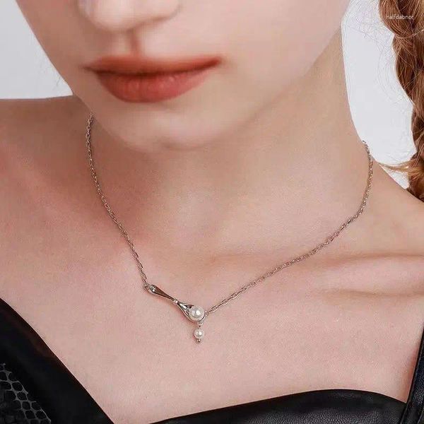 Collares colgantes Cuchara pequeña Perla Cadena de clavícula Luz de lujo Nicho Internet Celebridad Collar de mujer de gama alta