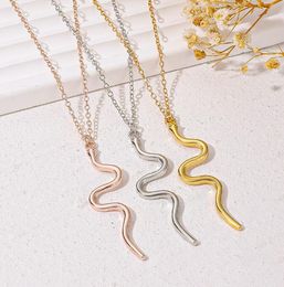 Pendentif Colliers Serpent Forme Coeur Conception Perle Hiphop Collier Pour Filles Dames Doux Fête D'anniversaire Cadeau Femme Amour Drop Delivery Otizp