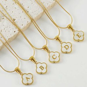 Hanger kettingen SNQP roestvrijstalen hanger met initiële letter Lucky Clover Shell Gold kleur ketting voor vrouwen sieraden cadeau 240410