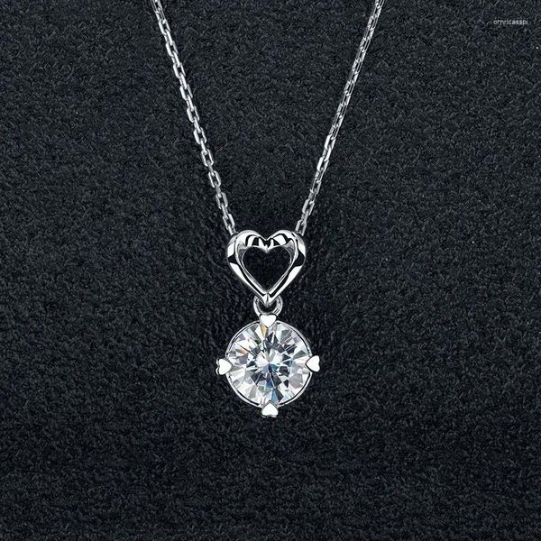 Colliers pendentif SoSimulated Platinum en forme de coeur avec huit coeurs et flèches Collier Zircon